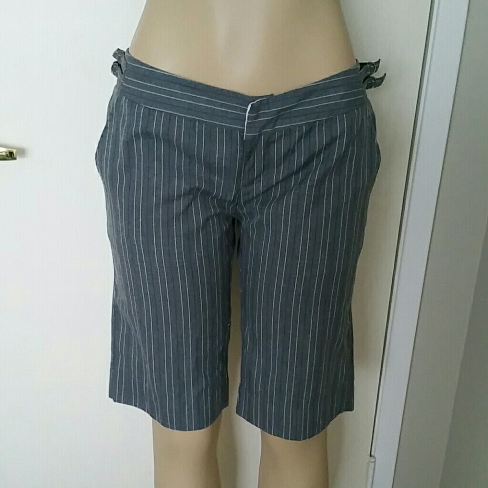 Burmuda shorts or slacks shorts Fox
